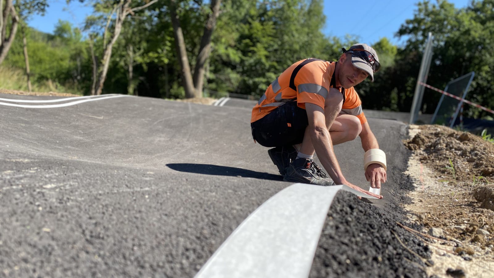 marquage au sol pumptrack installation technique C2 Marquage