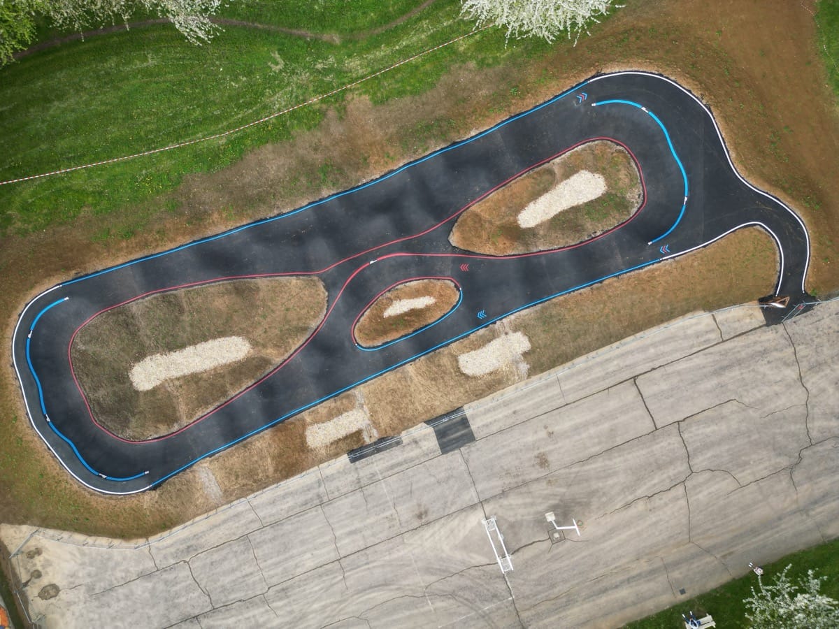Pumptrack d’Homécourt en Meurthe-et-Moselle – vue aérienne du tracé intégré au parc urbain