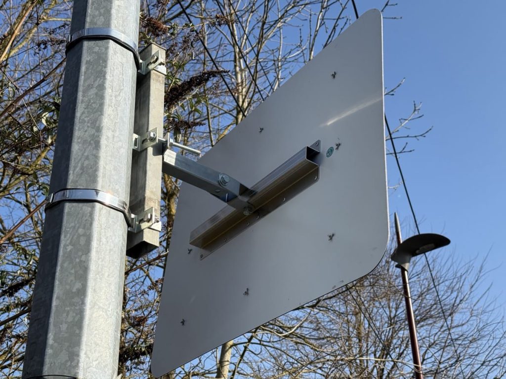 Vision latérale dans miroir d’agglomération