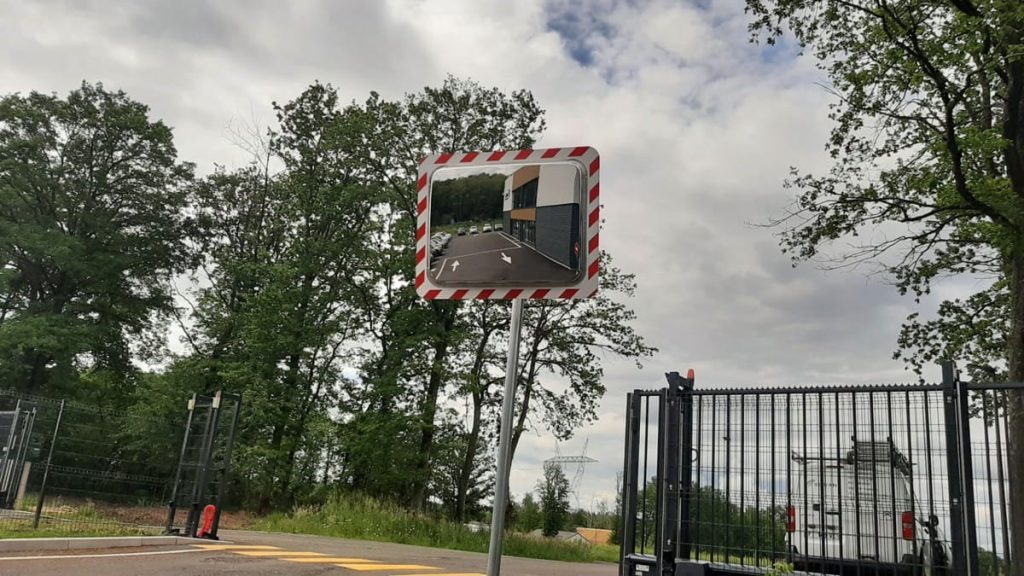 Miroir de sécurité industrielle à Carling