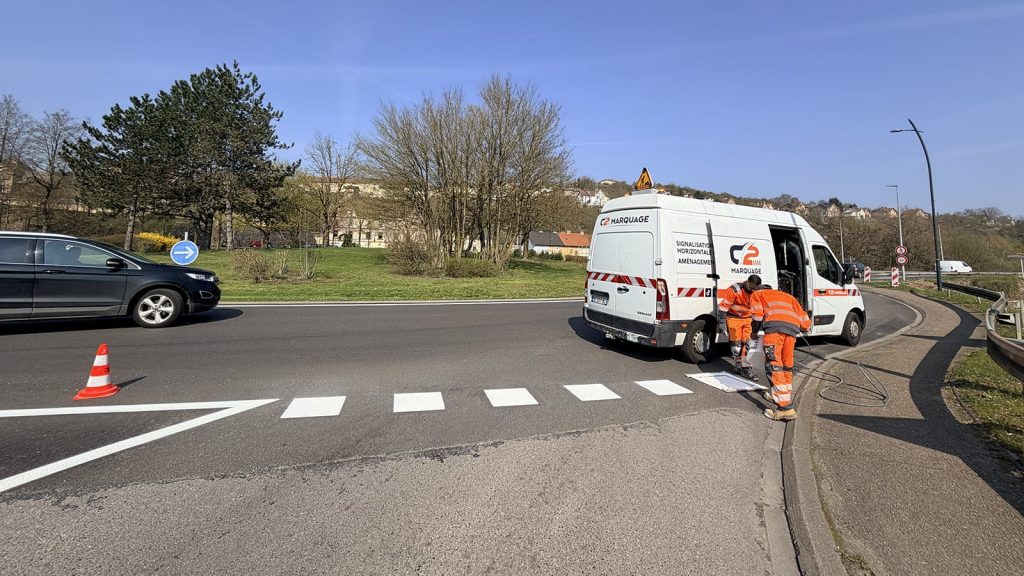 aménagement urbain avec mobilier de protection en commune