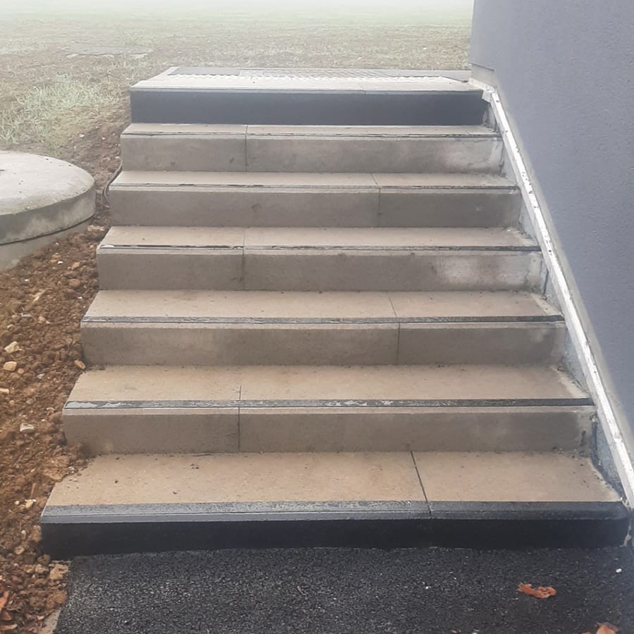 escaliers accessibilité PMR contraste visuel marches