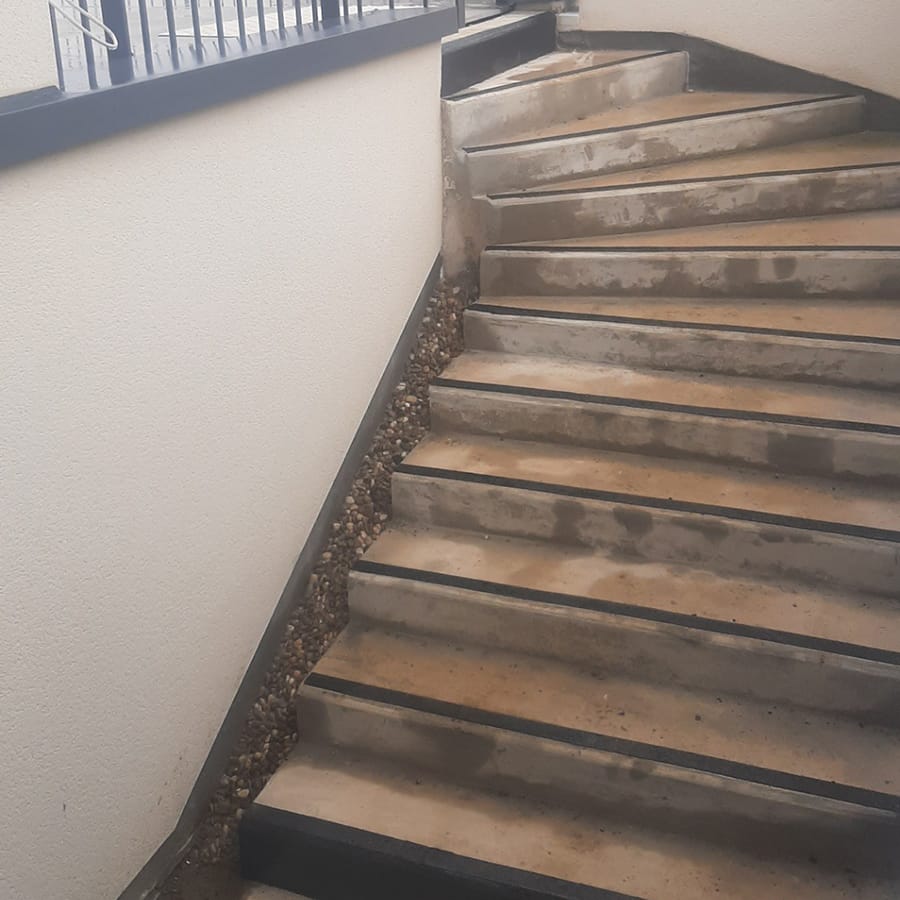 nez de marche contrasté escalier accessibilité PMR