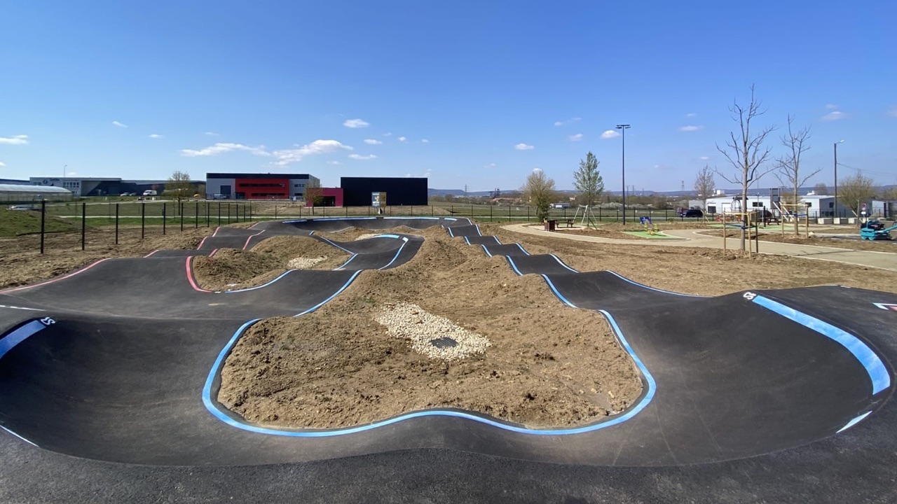 Pumptrack de Bertrange (57) - Réalisation C2 MARQUAGE