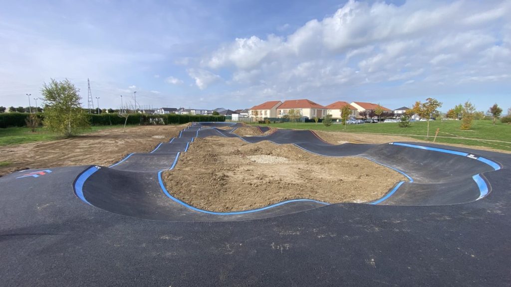 Pumptrack de Bousse (57) - Réalisation C2 MARQUAGE