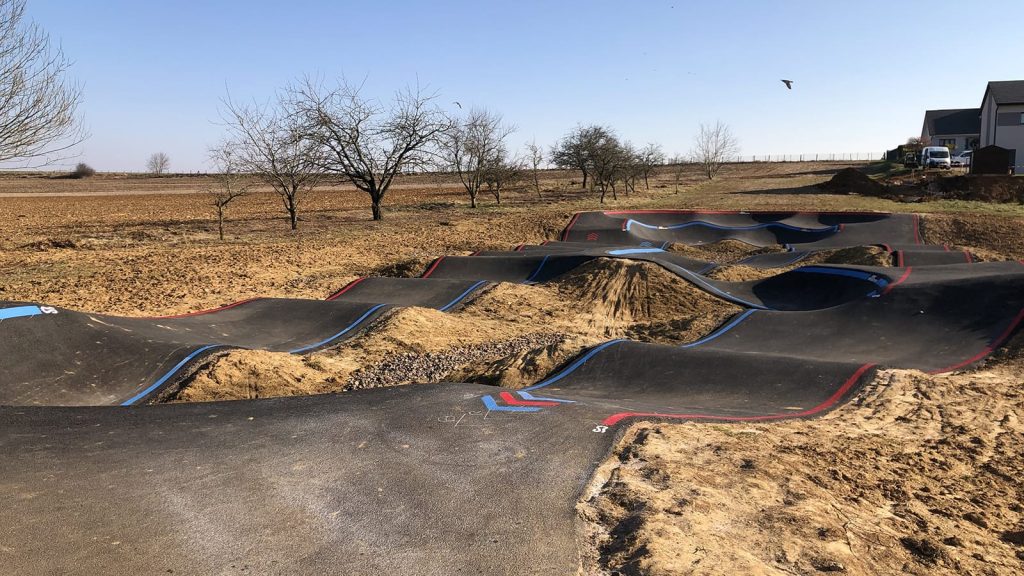 Pumptrack de Cosnes-et-Romain (54) - Réalisation C2 MARQUAGE