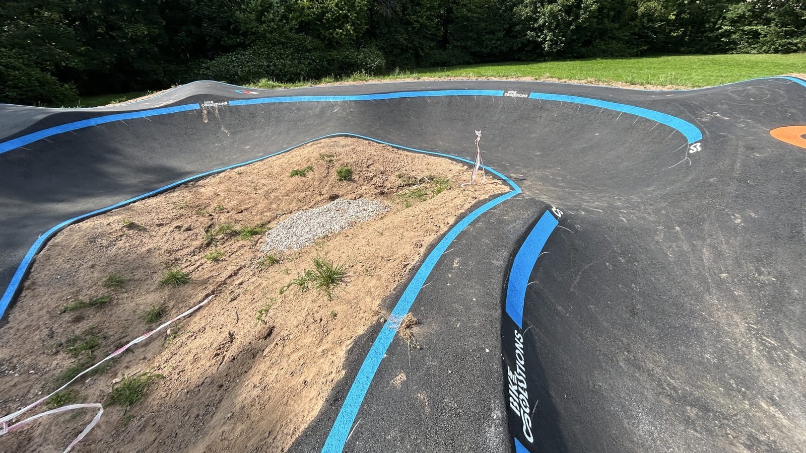 Pumptrack de Épinal (88) - Réalisation C2 MARQUAGE