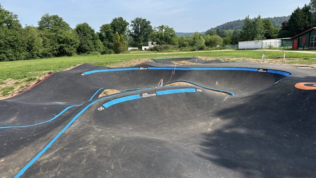 Pumptrack de Épinal (88) - Réalisation C2 MARQUAGE