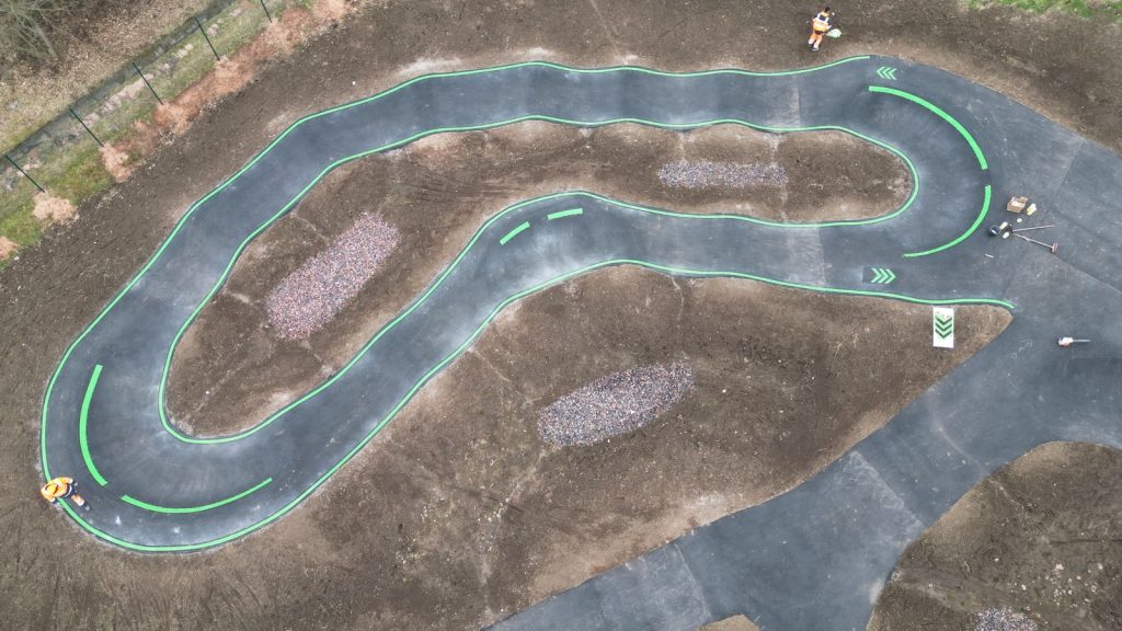 Vue aérienne de la pumptrack de Forbach (57) - Réalisation C2 MARQUAGE