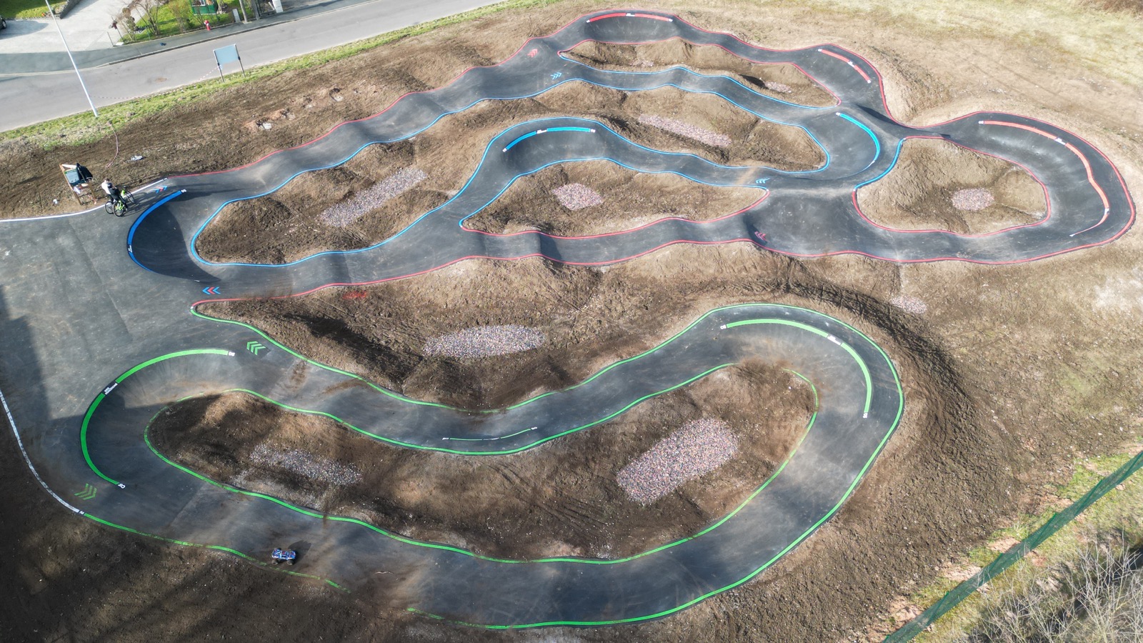 Vue aérienne de la pumptrack de Forbach (57) - Réalisation C2 MARQUAGE