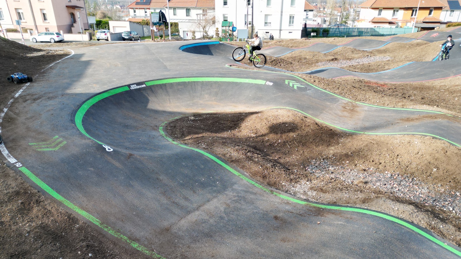 Vue aérienne de la pumptrack de Forbach (57) - Réalisation C2 MARQUAGE