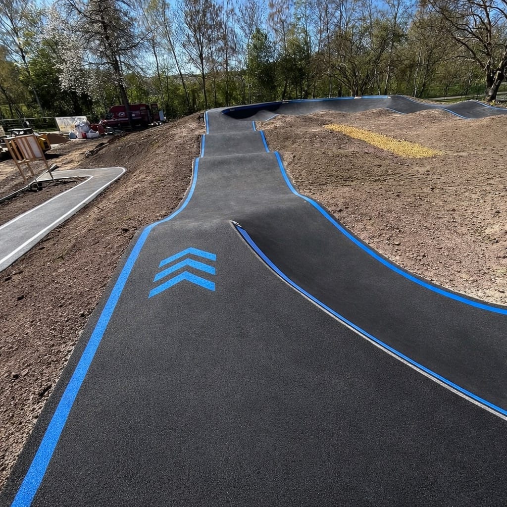 marquage au sol pumptrack Kayl Luxembourg trajectoire
