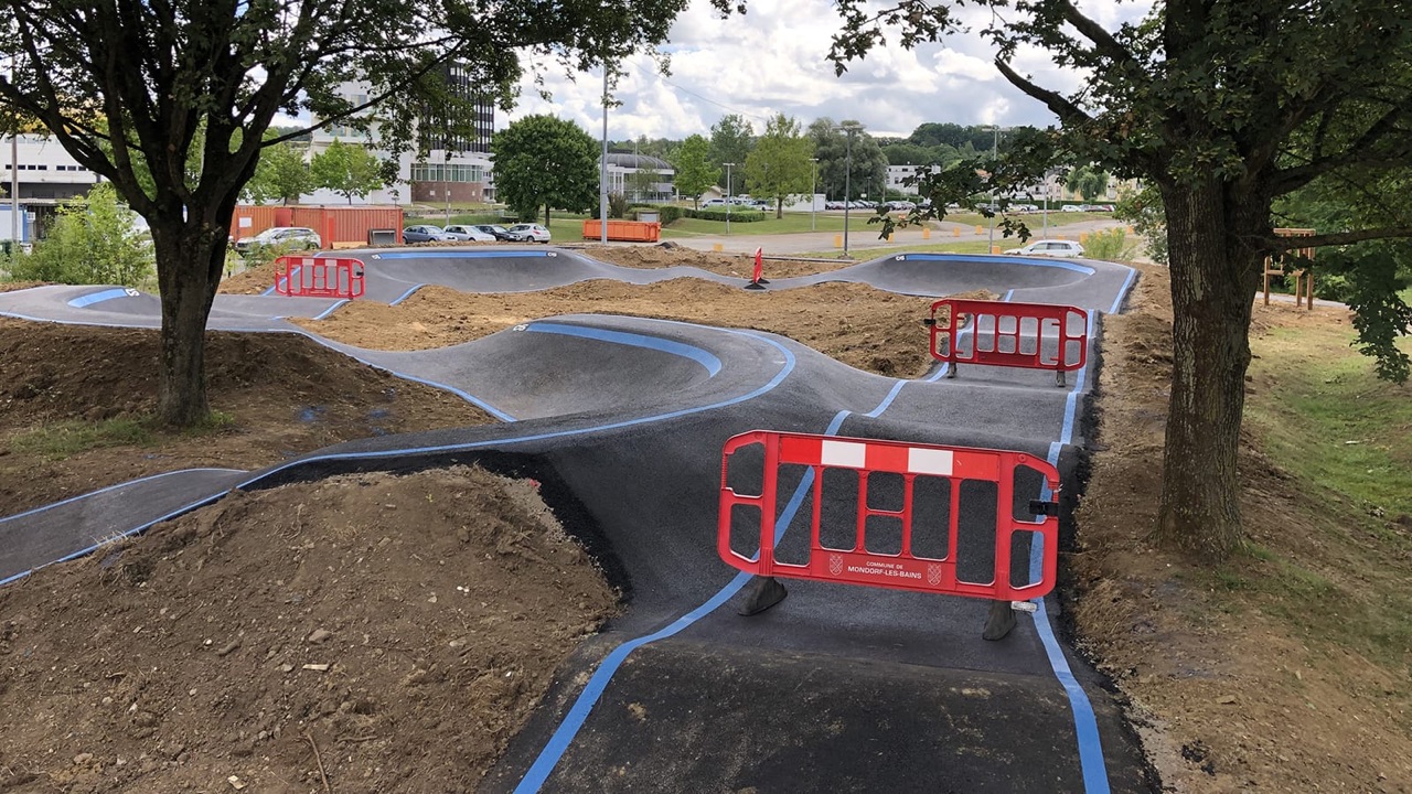 Pumptrack de Mondorf-les-Bains (LU) - Réalisation C2 MARQUAGE