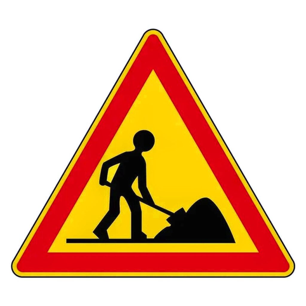 Panneau temporaire AK5 signalant un chantier sur chaussée