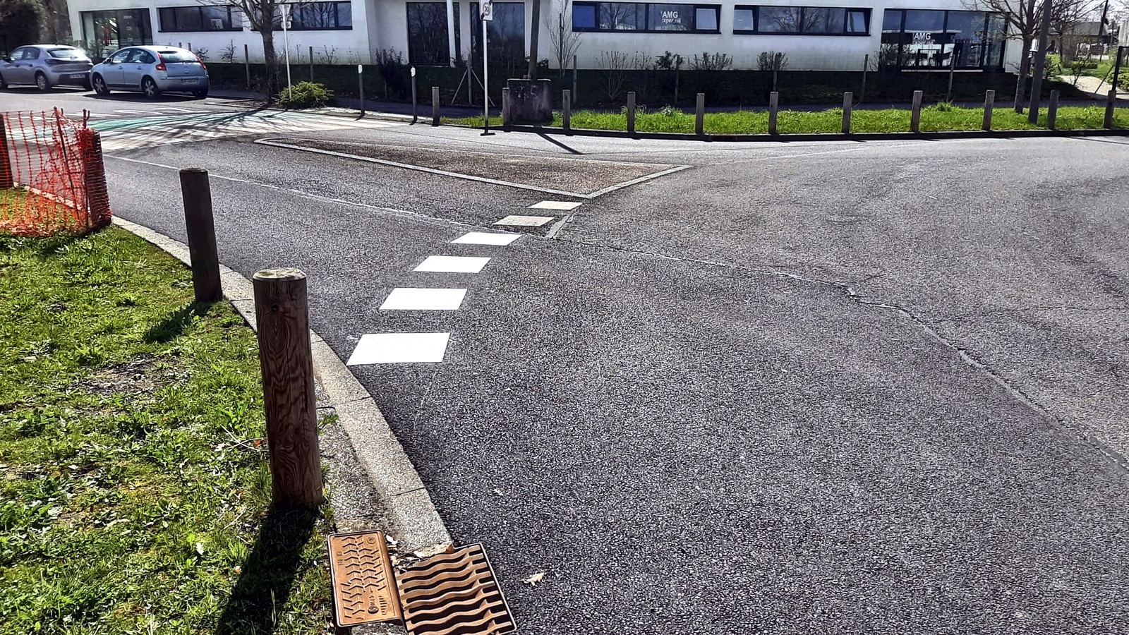 Vue aérienne du marquage au sol du parking du Pôle Santé de Mercy aux portes de Metz, réalisation C2 MARQUAGE