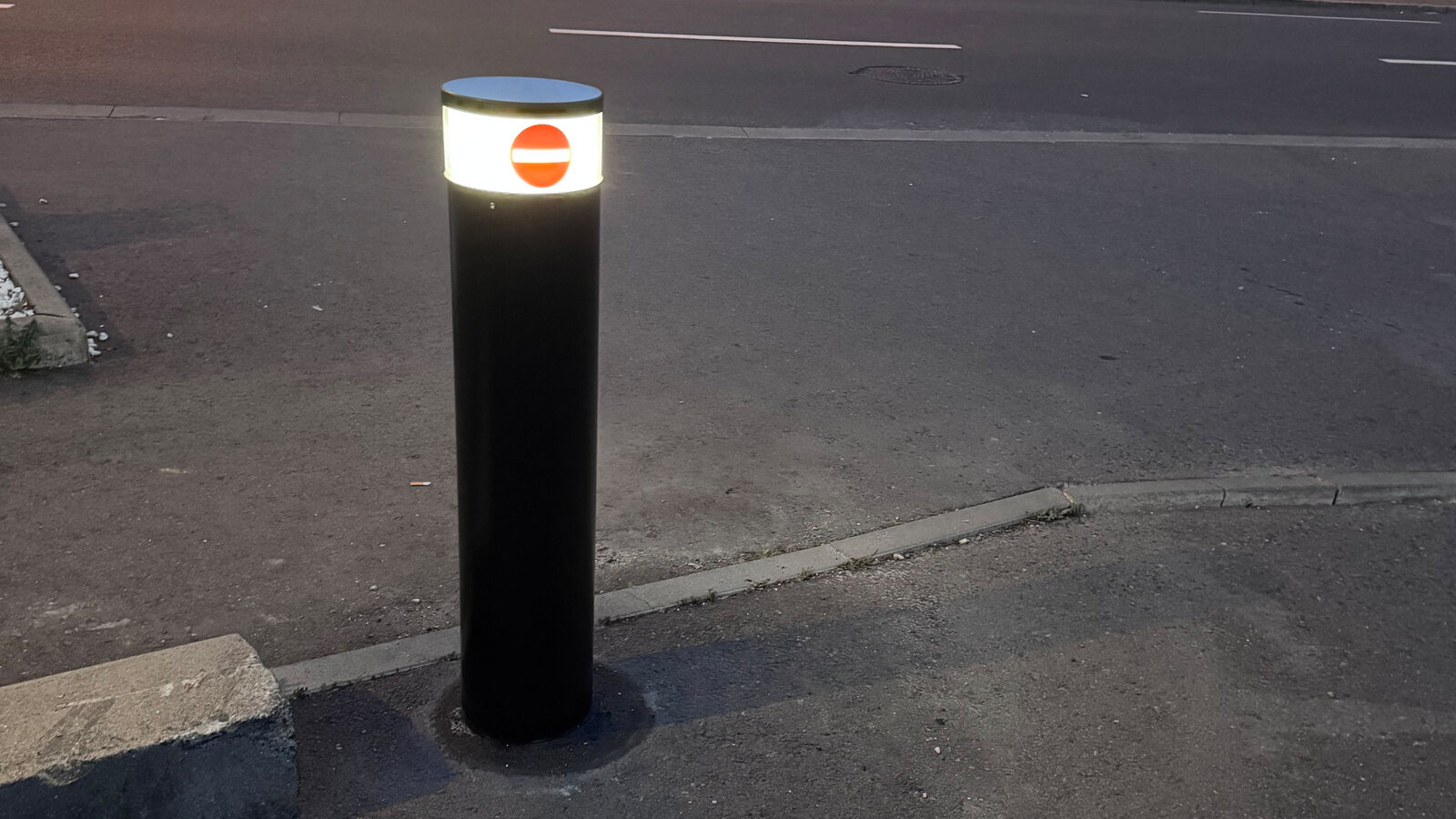 Borne solaire intelligente à détection installée à la boulangerie Gillant à Briey