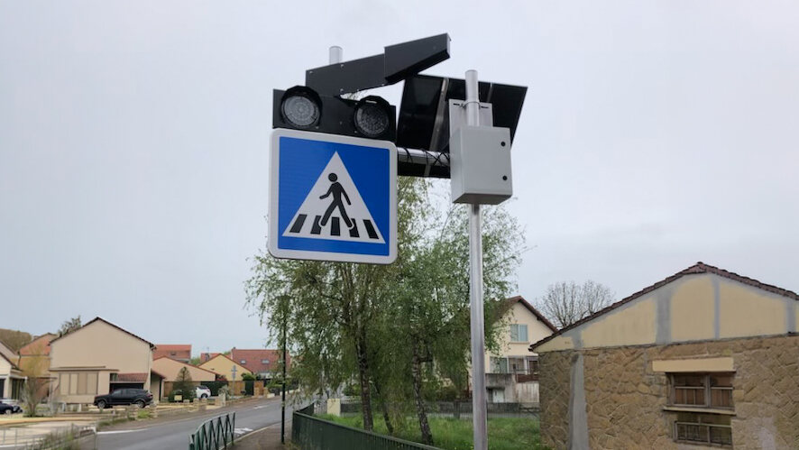 Panneau de passage piéton équipé de feux R1 à détection à Rurange-lès-Thionville