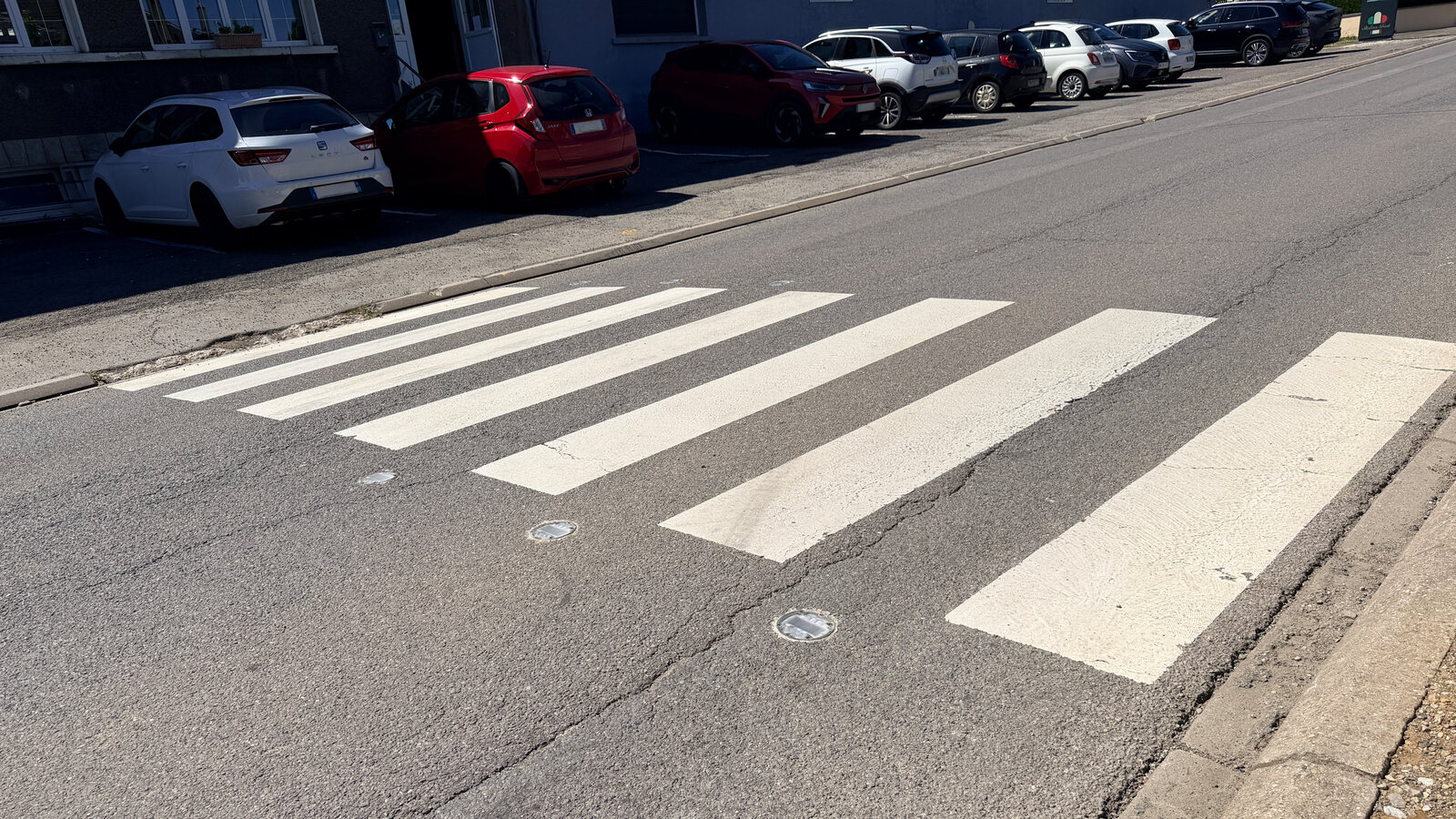 Passage piéton sécurisé par des plots solaires de chaussée à Tiercelet (54)