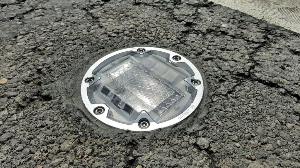 Plot solaire de chaussée installé au passage piéton de Tiercelet