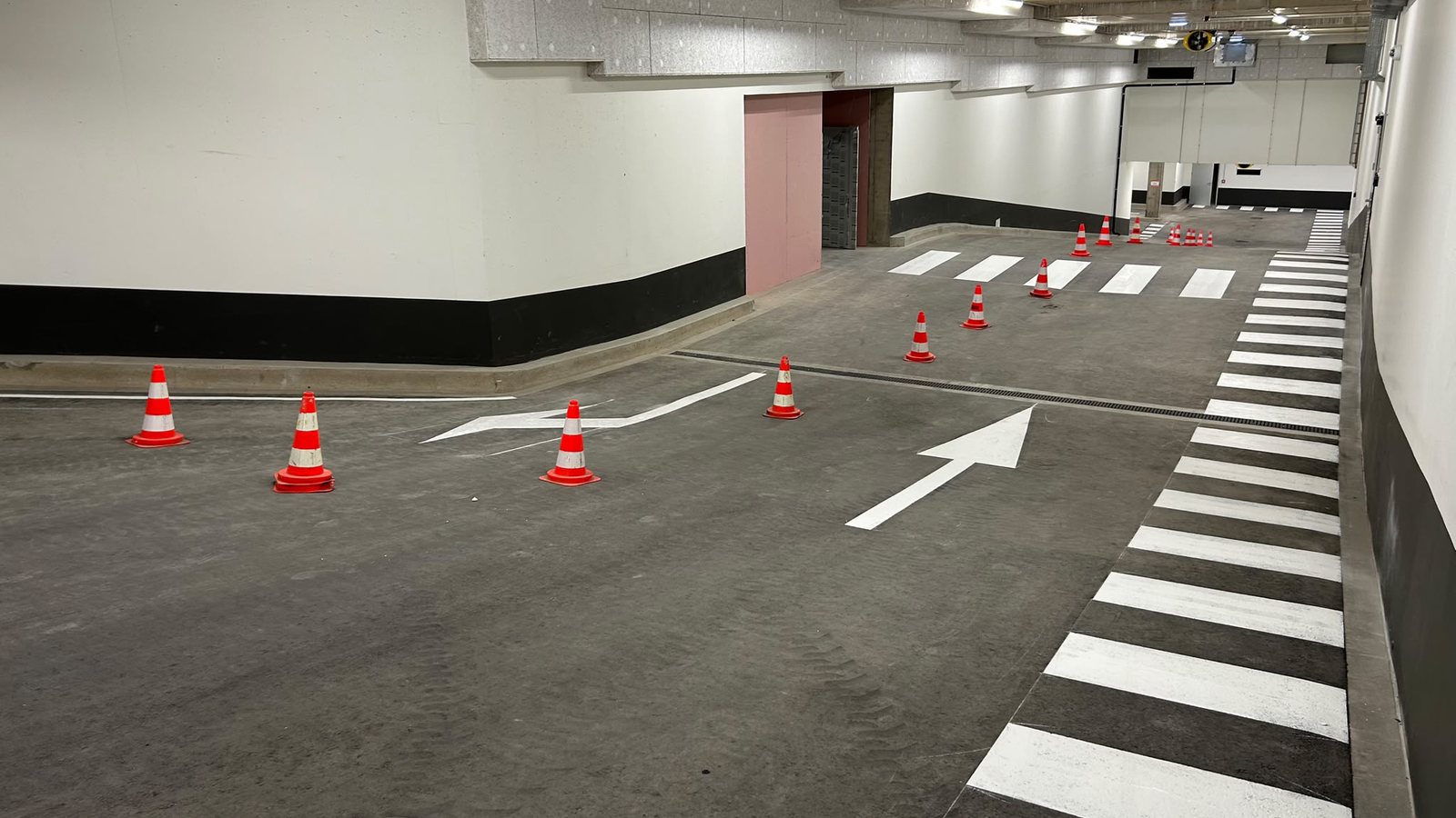 Cheminement piéton et passage piéton du parking de La Cloche d’Or à Luxembourg
