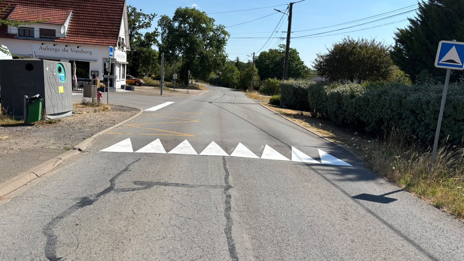 Marquage routier en enduit à froid réalisé à Volstroff par C2 MARQUAGE