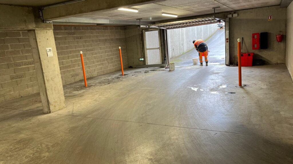 Préparation et réalisation du marquage dans le parking intérieur d'une résidence en copropriété