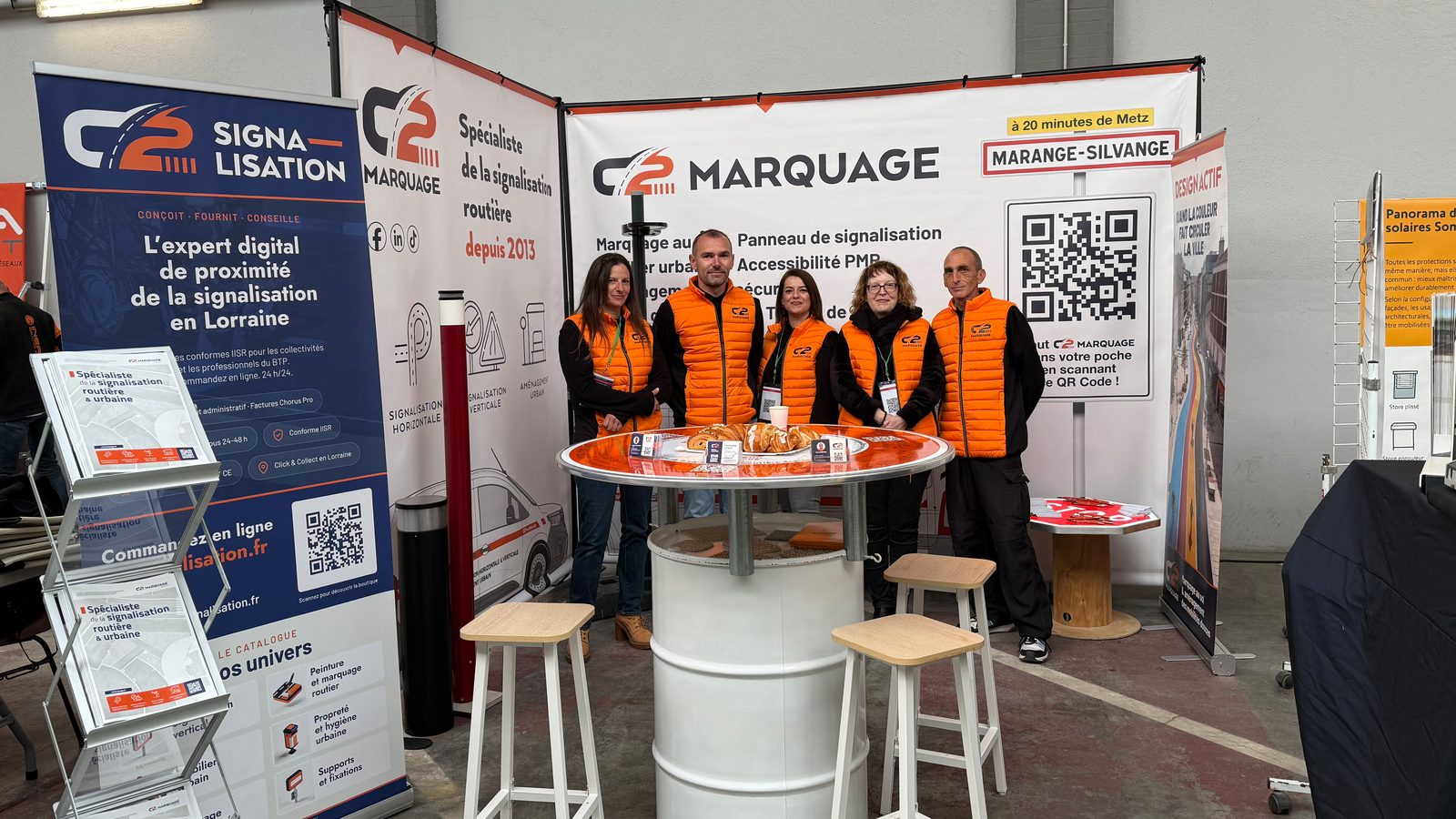 L'équipe C2 MARQUAGE sur son stand au Salon des Maires de Toul 2026