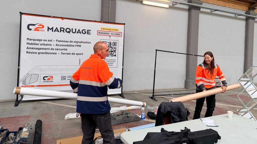 Montage du stand C2 MARQUAGE au Salon des Maires de Toul